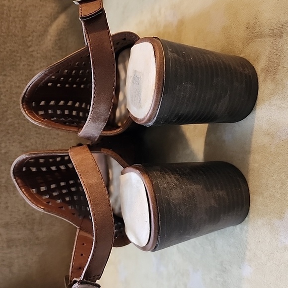 EASY STREET SANDALS Size 8.5 - Picture 5 of 8